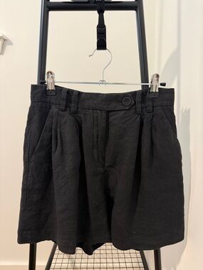 Black Women's Pleated High-Waist Shorts